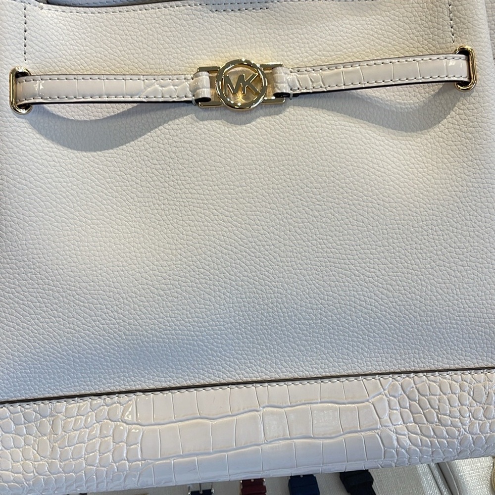 MICHAEL KORS
Reed Large Leather Belted Satchel Shoulder Tote Handbag 
Lt Cream - Picture 8 of 16